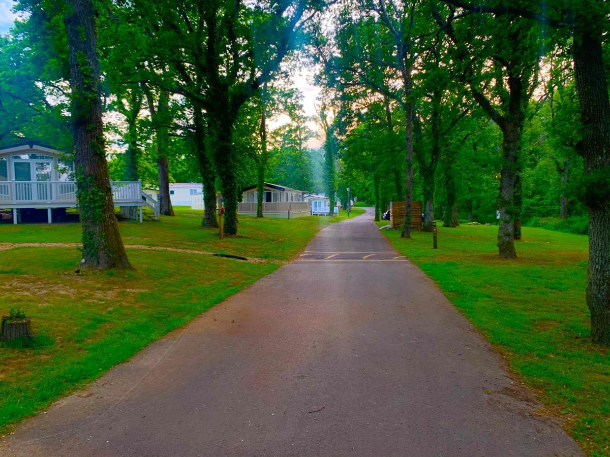 Forest Beach Bashley Park Sway Exterior photo