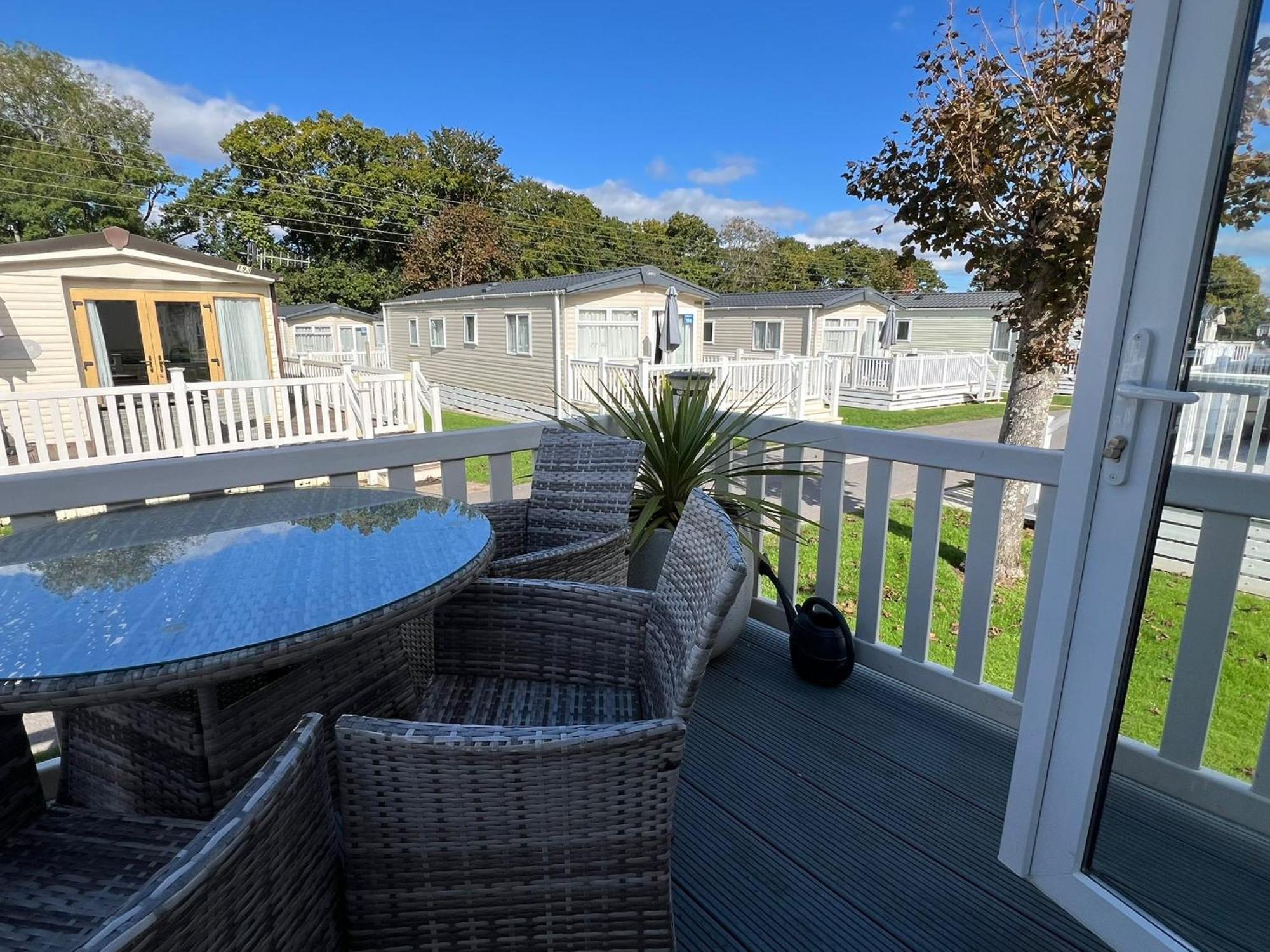 Forest Beach Bashley Park Sway Exterior photo